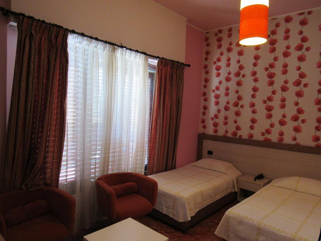 Hotel Serenity ติรานา ภายนอก รูปภาพ